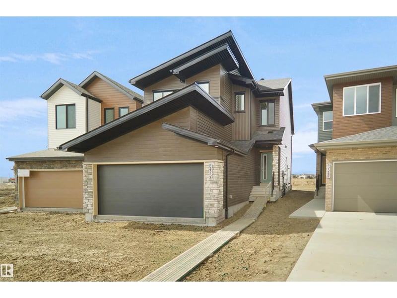 7247 182 AV NW, Edmonton, Alberta, T5Z0L5, Edmonton, Alberta — photo 1 of 5