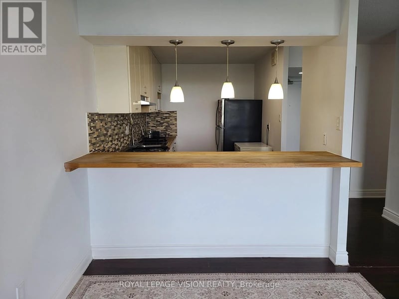 #2107 10 Martha Eaton Way South, Toronto (Brookhaven-Amesbury), Ontario, M6M5B3, Toronto (Brookhaven-Amesbury), Ontario — photo 1 of 5