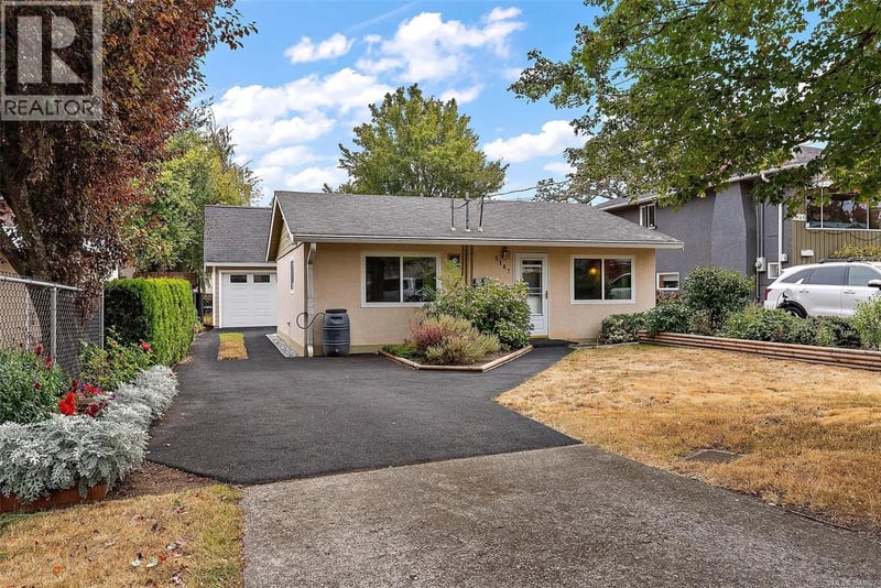 3167 Irma Street, Victoria, British Columbia, V9A1S9, Victoria, British Columbia — photo 1 of 5