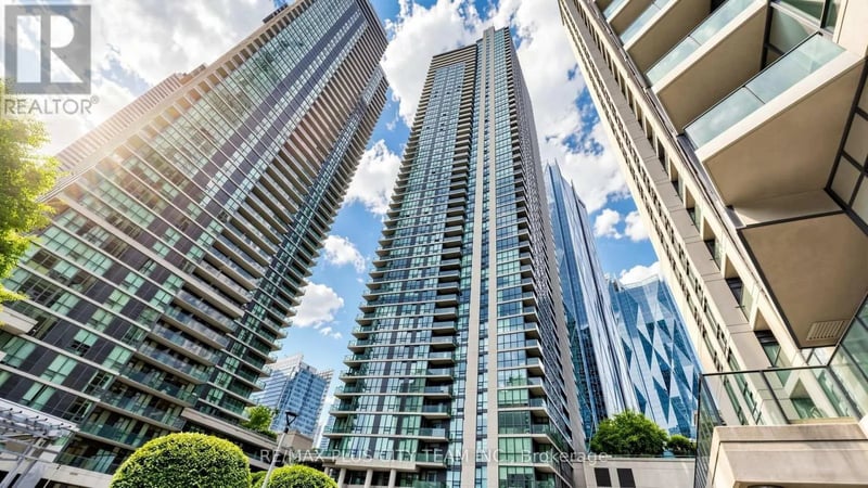#5005 16 Harbour Street, Toronto (Waterfront Communities), Ontario, M5J2Z7, Toronto (Waterfront Communities), Ontario — photo 1 of 5