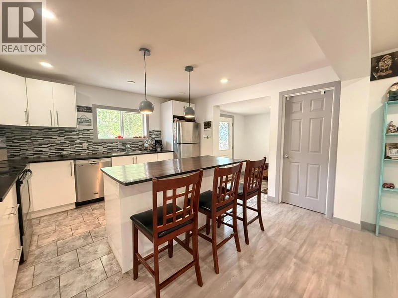 4954 STEVENS Avenue, Canal Flats, British Columbia, V0B1B0, Canal Flats, British Columbia — photo 1 of 5