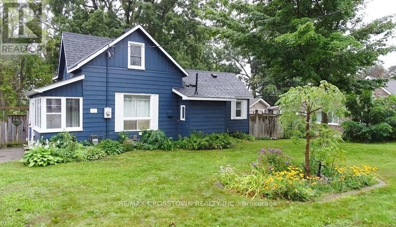 39 Grove Street West, Barrie (Queen's Park), Ontario, L4N1M6, Barrie (Queen's Park), Ontario — photo 1 of 5