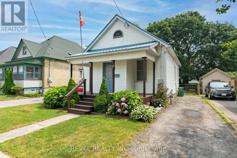 7 Maple Street, St. Thomas, Ontario, N5R1Y8, St. Thomas, Ontario — photo 1 of 5