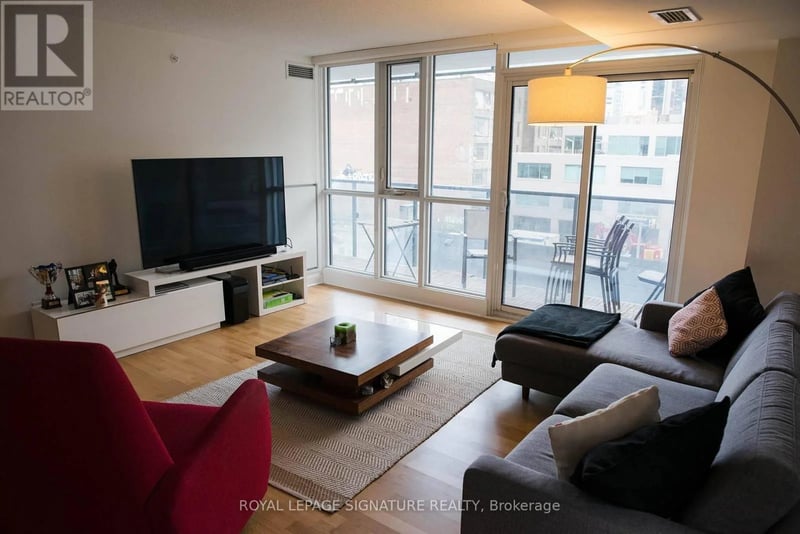 #414 295 Adelaide Street West, Toronto (Waterfront Communities), Ontario, M5V0L4, Toronto (Waterfront Communities), Ontario — photo 1 of 5