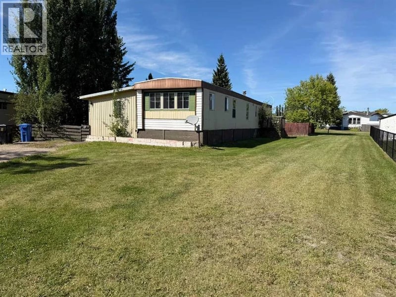 5025 44 Street, Grimshaw, Alberta, T0H1W0, Grimshaw, Alberta — photo 1 of 5