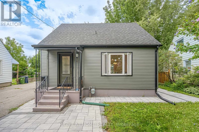 121 Hearst Circle, Toronto (Brookhaven-Amesbury), Ontario, M6M2V4, Toronto (Brookhaven-Amesbury), Ontario — photo 1 of 5