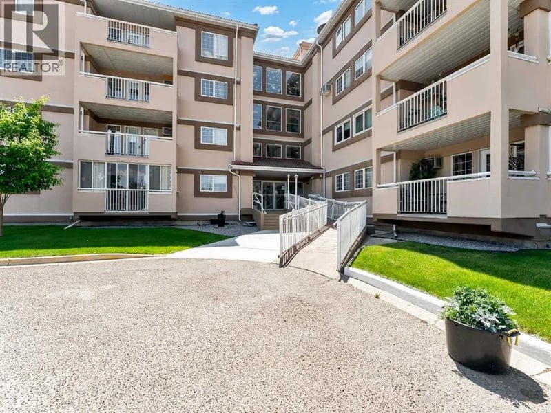 22 Park Meadows Drive Southeast, Medicine Hat, Alberta, T1B4E8, Medicine Hat, Alberta — photo 1 of 5