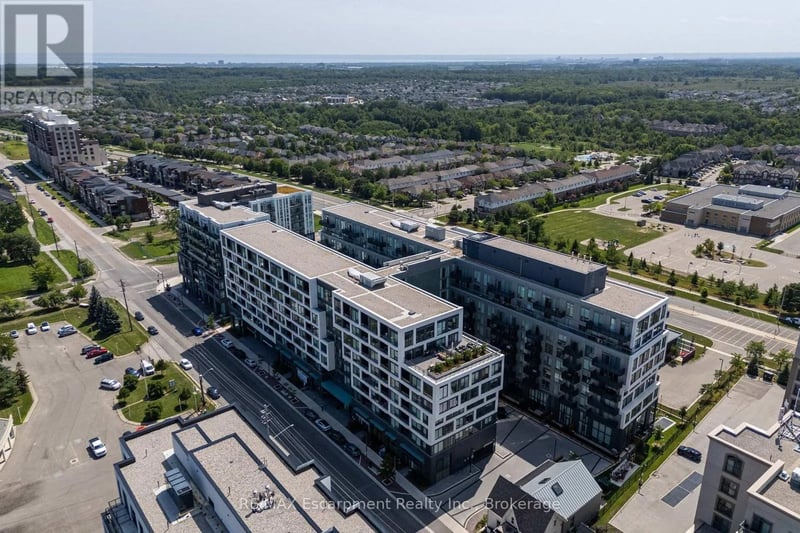 #707 2450 Old Bronte Road, Oakville (WM Westmount), Ontario, L6M4J2, Oakville (WM Westmount), Ontario — photo 1 of 5