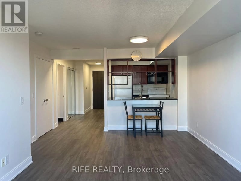 #2406 125 Village Green Square, Toronto (Agincourt South-Malvern West), Ontario, M1S0G3, Toronto (Agincourt South-Malvern West), Ontario — photo 1 of 5