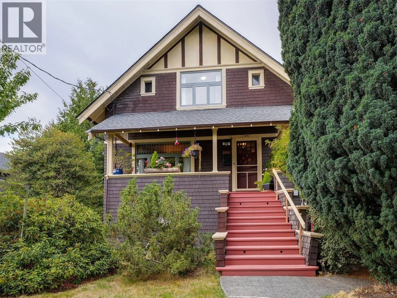 1956 Ashgrove Street, Victoria, British Columbia, V8R4N7, Victoria, British Columbia — photo 1 of 5