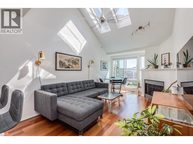 #404 3939 HASTINGS Street, Burnaby, British Columbia, V5C2H8, Burnaby, British Columbia — photo 1 of 5