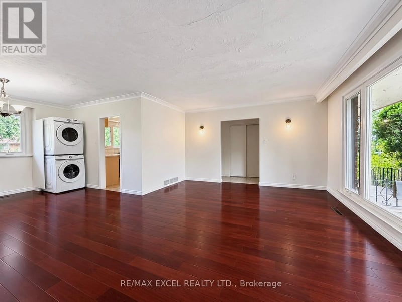 #Main 39 Commons Drive, Toronto (Tam O'Shanter-Sullivan), Ontario, M1T1E3, Toronto (Tam O'Shanter-Sullivan), Ontario — photo 1 of 5