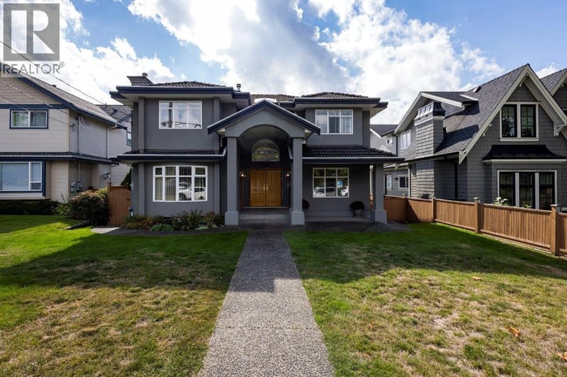 449 16TH Street, North Vancouver, British Columbia, V7L2T4, North Vancouver, British Columbia — photo 1 of 5