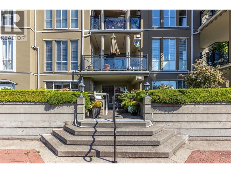 #103 2 RENAISSANCE Square, New Westminster, British Columbia, V3M6K3, New Westminster, British Columbia — photo 1 of 5