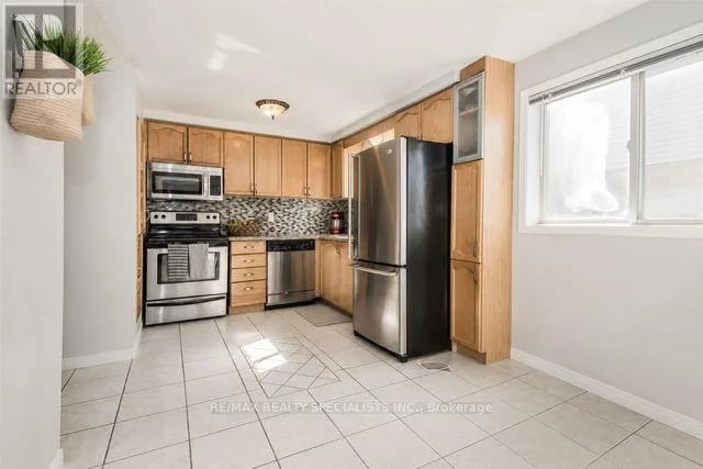 110 Steeles Crescent, Cambridge, Ontario, N1R8C4, Cambridge, Ontario — photo 1 of 5