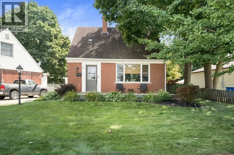 54 Sunnyside Avenue, Chatham, Ontario, N7M1Z7, Chatham, Ontario — photo 1 of 5