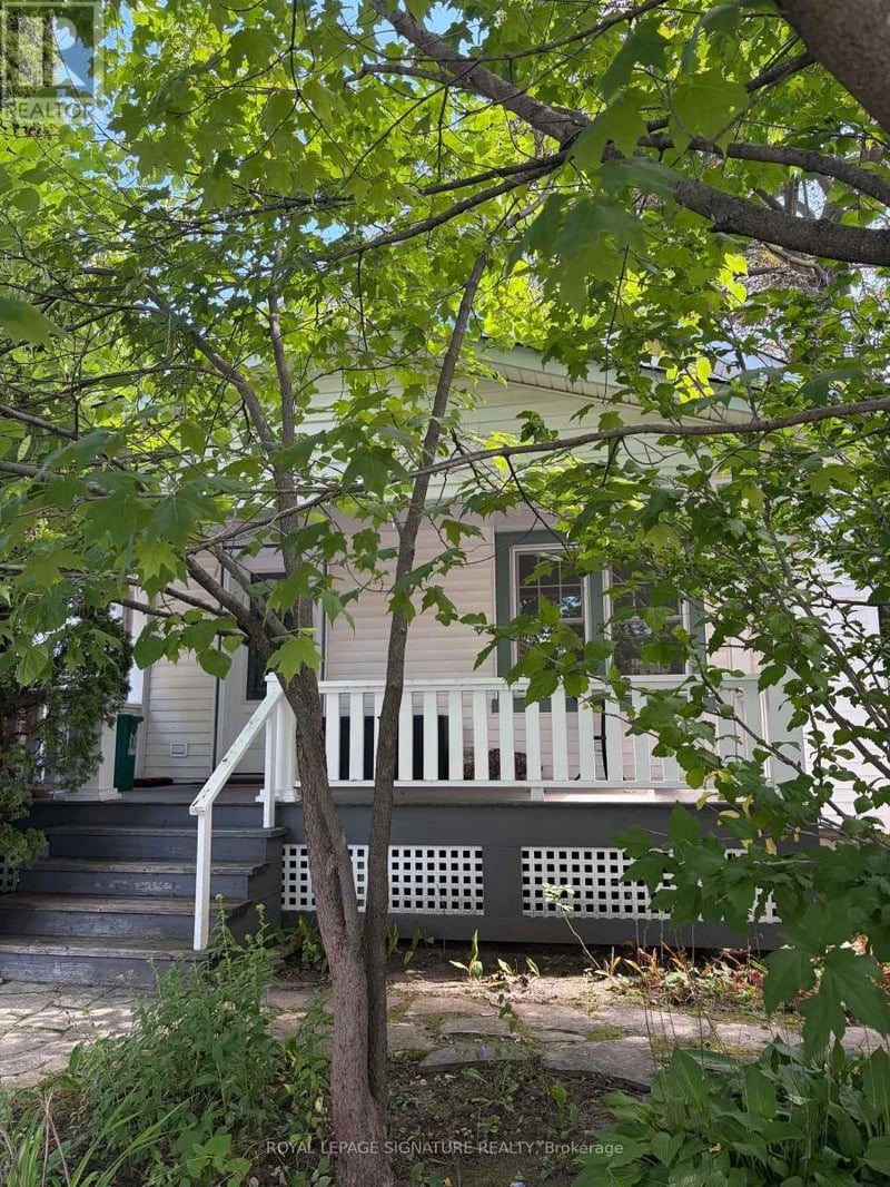 121 Wells Street, Aurora (Aurora Village), Ontario, L4G1T6, Aurora (Aurora Village), Ontario — photo 1 of 4