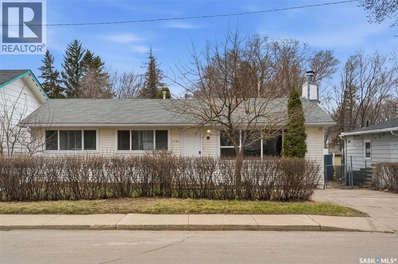 1721 E AVENUE N, Saskatoon, Saskatchewan, S7L1V3, Saskatoon, Saskatchewan — photo 1 of 5