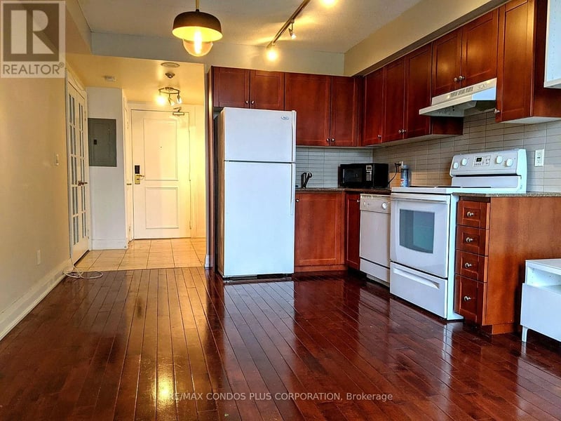 #704 2737 Keele Street, Toronto (Downsview-Roding-CFB), Ontario, M3M2E9, Toronto (Downsview-Roding-CFB), Ontario — photo 1 of 5
