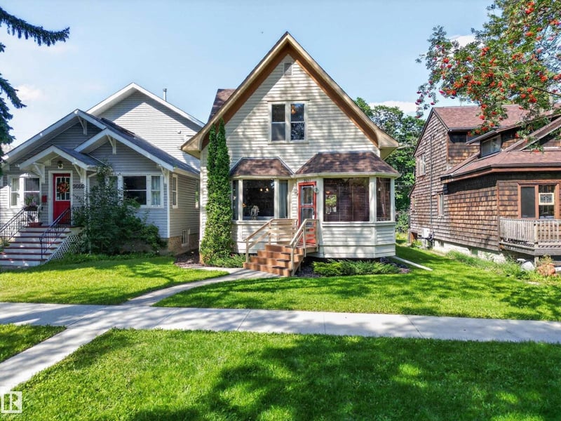 9662 85 AV NW, Edmonton, Alberta, T6C1H4, Edmonton, Alberta — photo 1 of 5