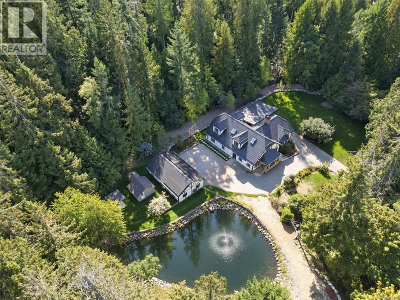 8401 Lawrence Road, Central Saanich, British Columbia, V8M1S5, Central Saanich, British Columbia — photo 1 of 5