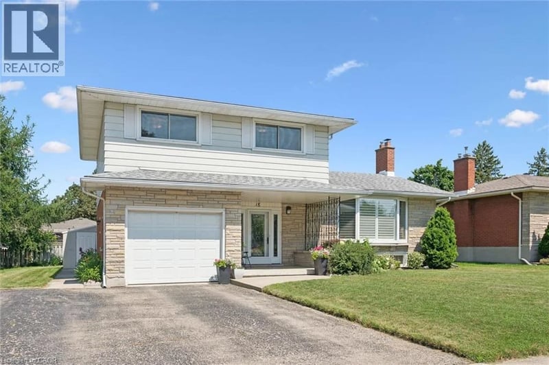 18 STRATHCONA Crescent, Kitchener, Ontario, N2B2W6, Kitchener, Ontario — photo 1 of 5