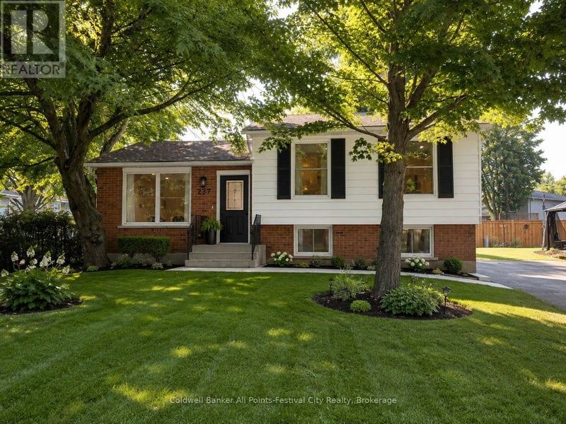237 Wellington Street, West Perth (Mitchell), Ontario, N0K1N0, West Perth (Mitchell), Ontario — photo 1 of 5