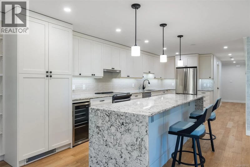 #207 2930 Cook Street, Victoria, British Columbia, V8T3S7, Victoria, British Columbia — photo 1 of 5