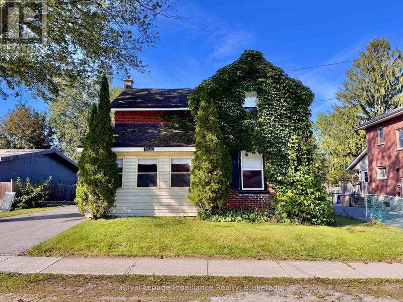 166 Burnham Street, Belleville (Belleville Ward), Ontario, K8N3R9, Belleville (Belleville Ward), Ontario — photo 1 of 5