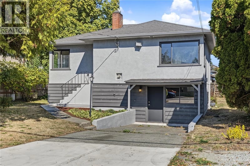 244 Regina Avenue, Saanich, British Columbia, V8Z1J5, Saanich, British Columbia — photo 1 of 5