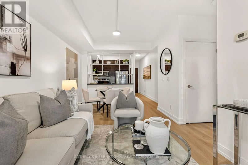 #519 135 Village Green Square, Toronto (Agincourt South-Malvern West), Ontario, M1S0G4, Toronto (Agincourt South-Malvern West), Ontario — photo 1 of 5