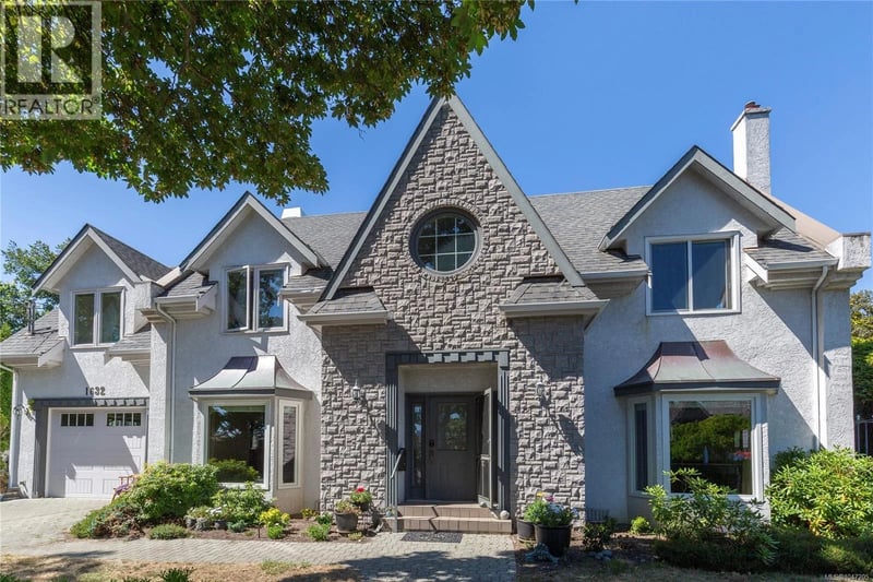 1632 Beach Drive, Oak Bay, British Columbia, V8R6H8, Oak Bay, British Columbia — photo 1 of 5