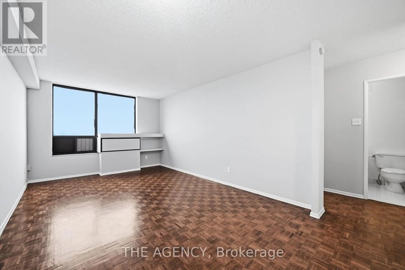 #1910A 2350 Dundas Street West, Toronto (High Park North), Ontario, M6P4B1, Toronto (High Park North), Ontario — photo 1 of 5