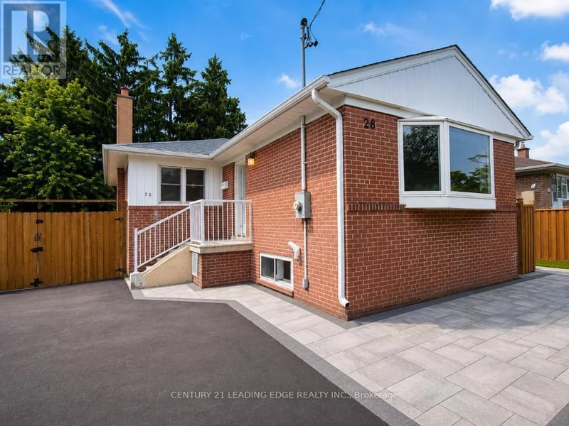 28 Eringate Drive, Toronto (Eringate-Centennial-West Deane), Ontario, M9C3Y7, Toronto (Eringate-Centennial-West Deane), Ontario — photo 1 of 5