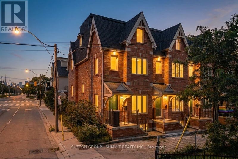 2 Cam Fella Lane, Toronto (Greenwood-Coxwell), Ontario, M4L3Z5, Toronto (Greenwood-Coxwell), Ontario — photo 1 of 5