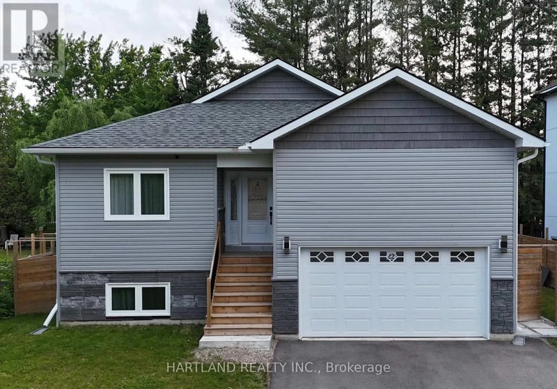 22 Berkely Street, Wasaga Beach, Ontario, L9Z2N6, Wasaga Beach, Ontario — photo 1 of 5