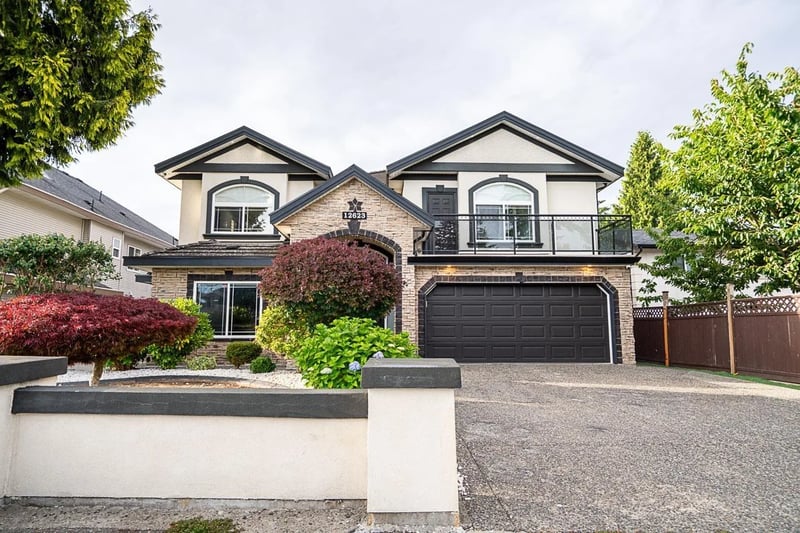 12623 90A Avenue, Surrey, British Columbia, V3V1C6, Surrey, British Columbia — photo 1 of 5