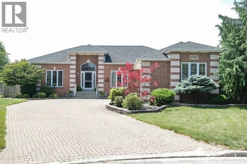 1747 CHORNOBY Crescent, Tecumseh, Ontario, N8N5A1, Tecumseh, Ontario — photo 1 of 5