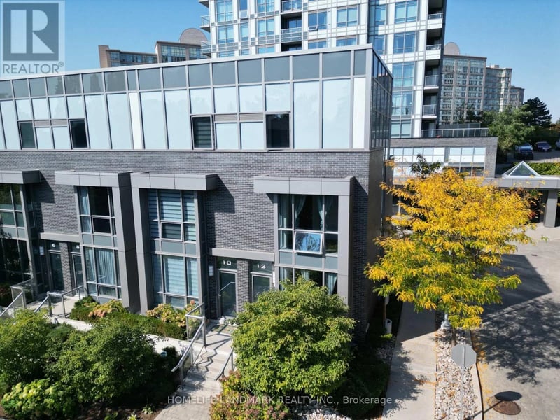 #TH12 18 Graydon Hall Drive, Toronto (Parkwoods-Donalda), Ontario, M3A0A4, Toronto (Parkwoods-Donalda), Ontario — photo 1 of 5