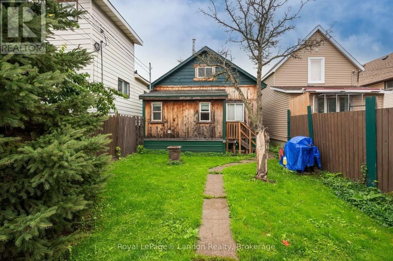 1009 Alexandra Street, Thunder Bay (East End), Ontario, P7C3G6, Thunder Bay (East End), Ontario — photo 1 of 5