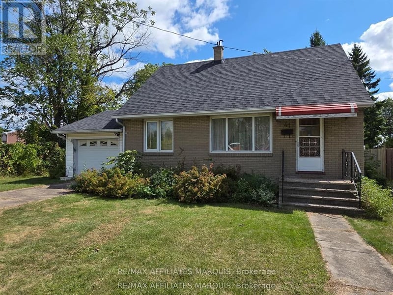 41 Elgin Street West, Smiths Falls, Ontario, K7A3C5, Smiths Falls, Ontario — photo 1 of 5