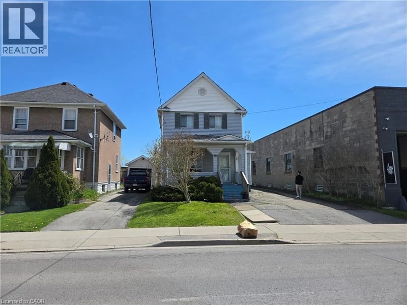 224 BURGAR Street, Welland, Ontario, L3B2T4, Welland, Ontario — photo 1 of 5