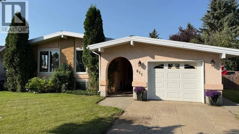 611 6 Avenue West, Hanna, Alberta, T0J1P0, Hanna, Alberta — photo 1 of 5