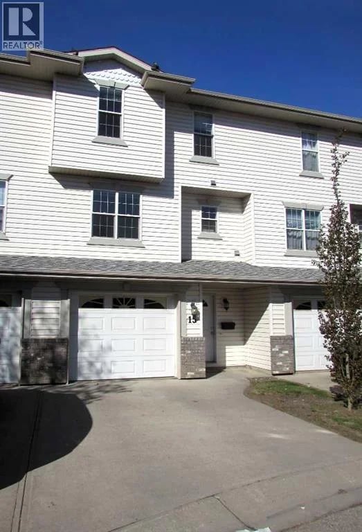 15 Kerry Wood Mews, Red Deer, Alberta, T4N7B8, Red Deer, Alberta — photo 1 of 5