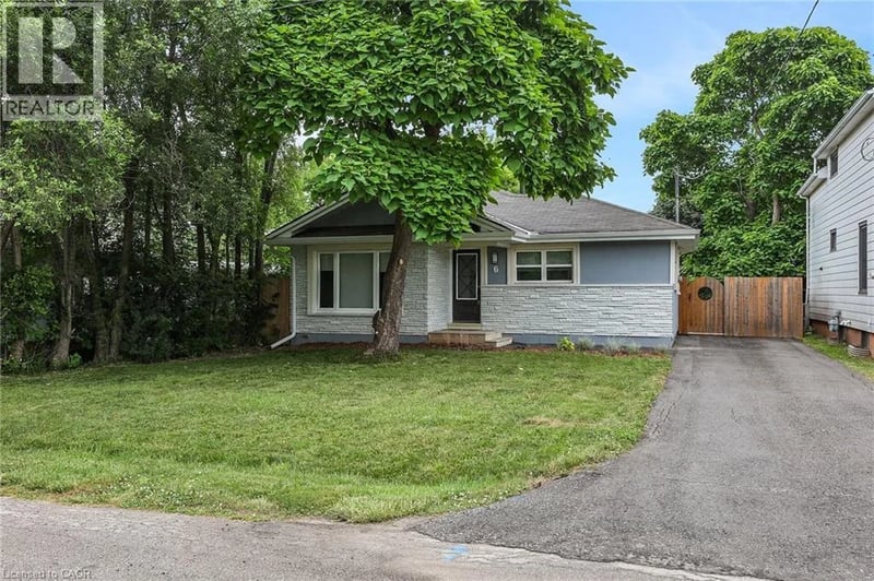 6 LINCOLN Avenue, Grimsby, Ontario, L3M1Y4, Grimsby, Ontario — photo 1 of 5
