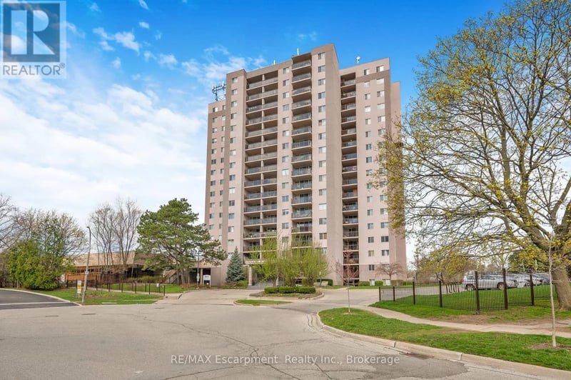 #1501 975 WARWICK Court, Burlington (LaSalle), Ontario, L7T3Z7, Burlington (LaSalle), Ontario — photo 1 of 5