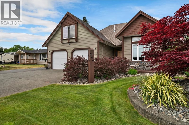 240 Carolyn Road, Campbell River, British Columbia, V9W5M6, Campbell River, British Columbia — photo 1 of 5
