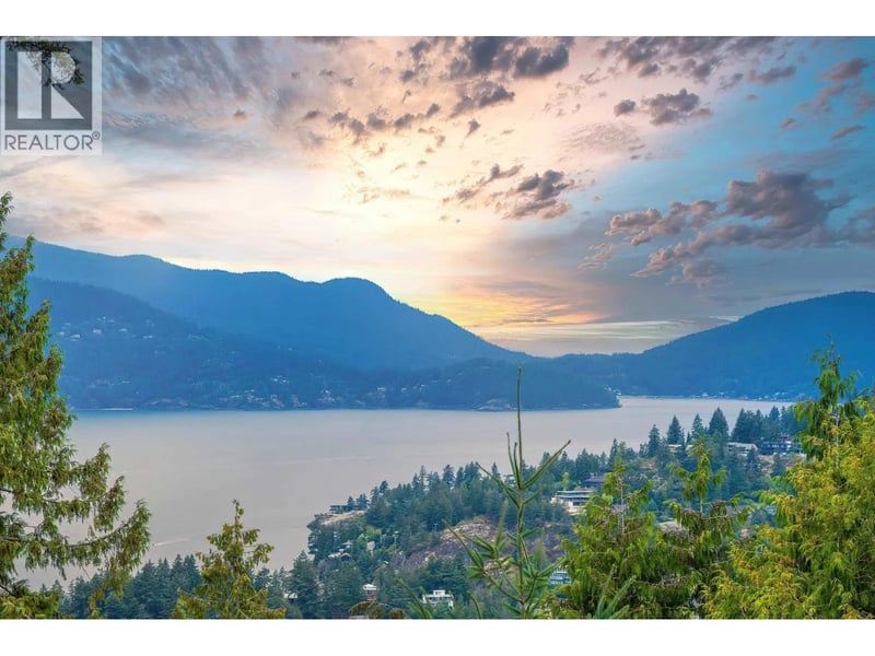 5343 MONTE BRE Crescent, West Vancouver, British Columbia, V7W3A7, West Vancouver, British Columbia — photo 1 of 5