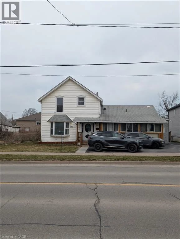 21 LINCOLN Avenue, St. Catharines, Ontario, L2P2C7, St. Catharines, Ontario — photo 1 of 5
