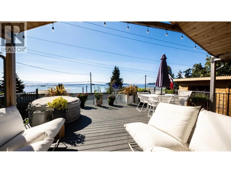5273 LITTLE Lane, Sechelt, British Columbia, V7Z0G7, Sechelt, British Columbia — photo 1 of 5